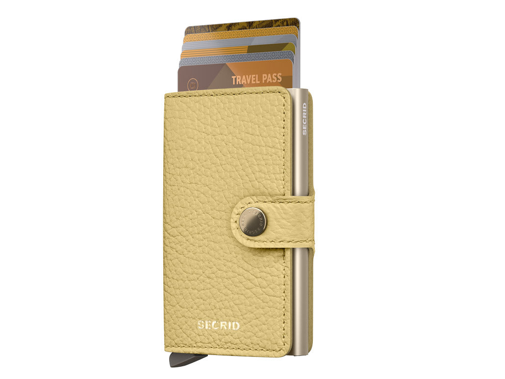 Secrid Miniwallet Butter Yellow – otvoren prikaz s karticama