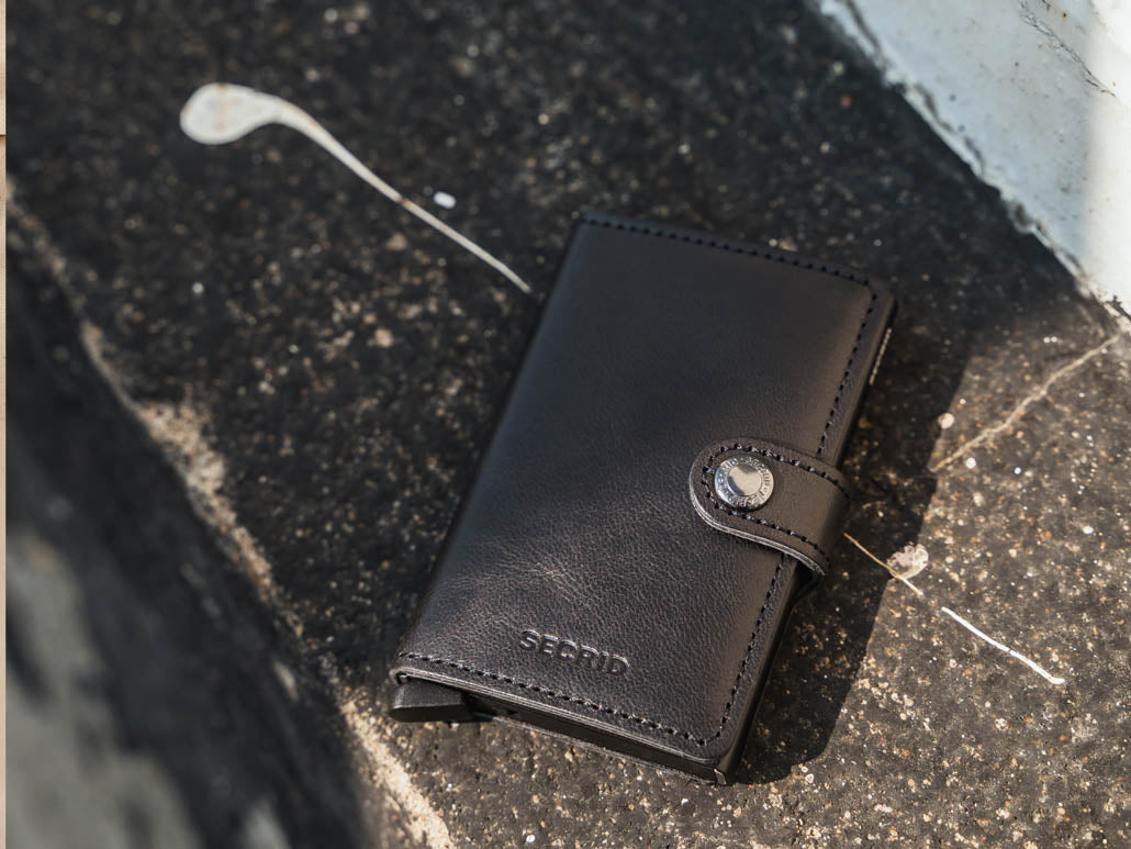 Secrid Miniwallet Vintage Black – crni kožni novčanik s klasičnim izgledom i RFID zaštitom
