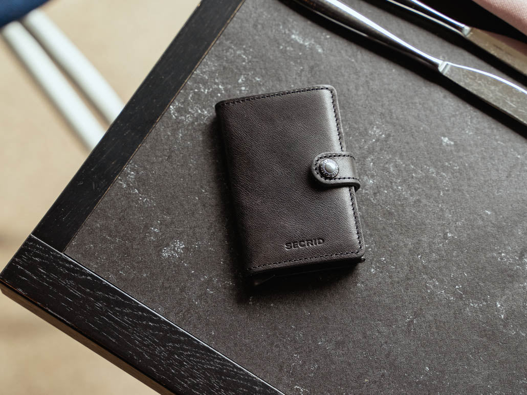 Secrid Miniwallet Vintage Black – crni kožni novčanik s klasičnim izgledom i RFID zaštitom