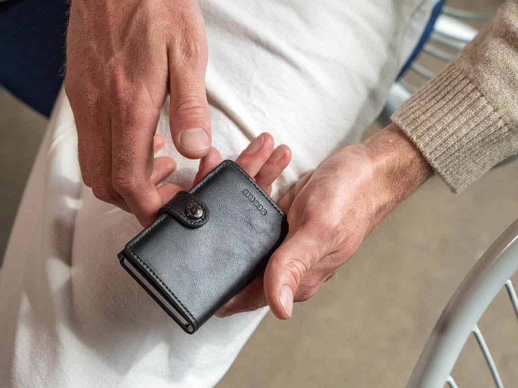 Secrid Miniwallet Vintage Black – crni kožni novčanik s klasičnim izgledom i RFID zaštitom